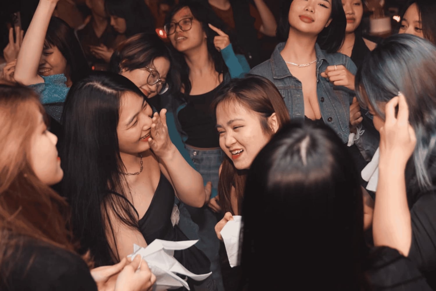 Hanoi: tour a pie nocturno por el casco antiguo con guía local.