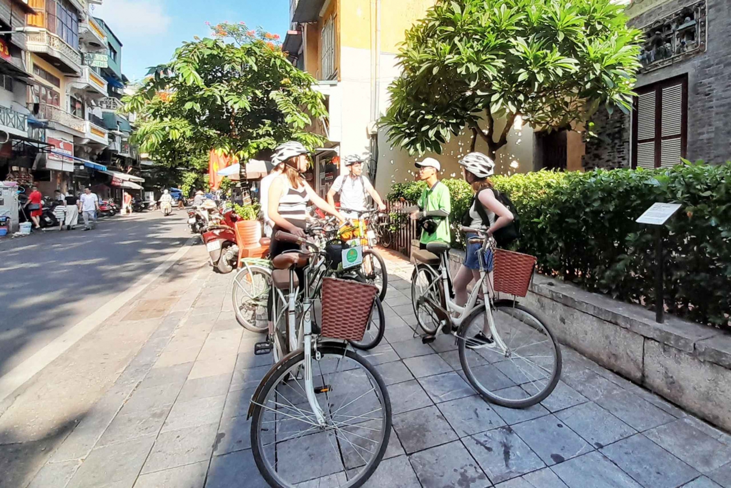Tour di mezza giornata in bicicletta del Quartiere Vecchio e del Delta del Fiume Rosso di Hanoi