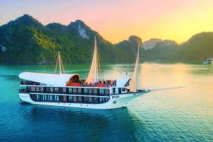 Hanoi: Overnight Cruise in Halong and Lan Ha Bay