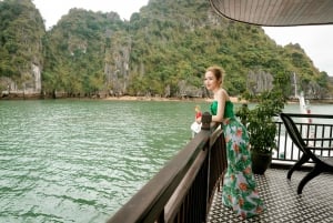 Hanoi: Overnight Cruise in Halong and Lan Ha Bay
