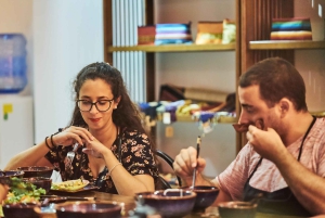 Hanoi: Besök en gammal pagoda och matlagningskurs i en dold villa