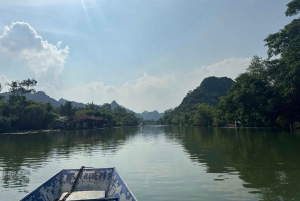 Hanoi: Pagoda dei Profumi con giro in barca e villaggio della seta di loto