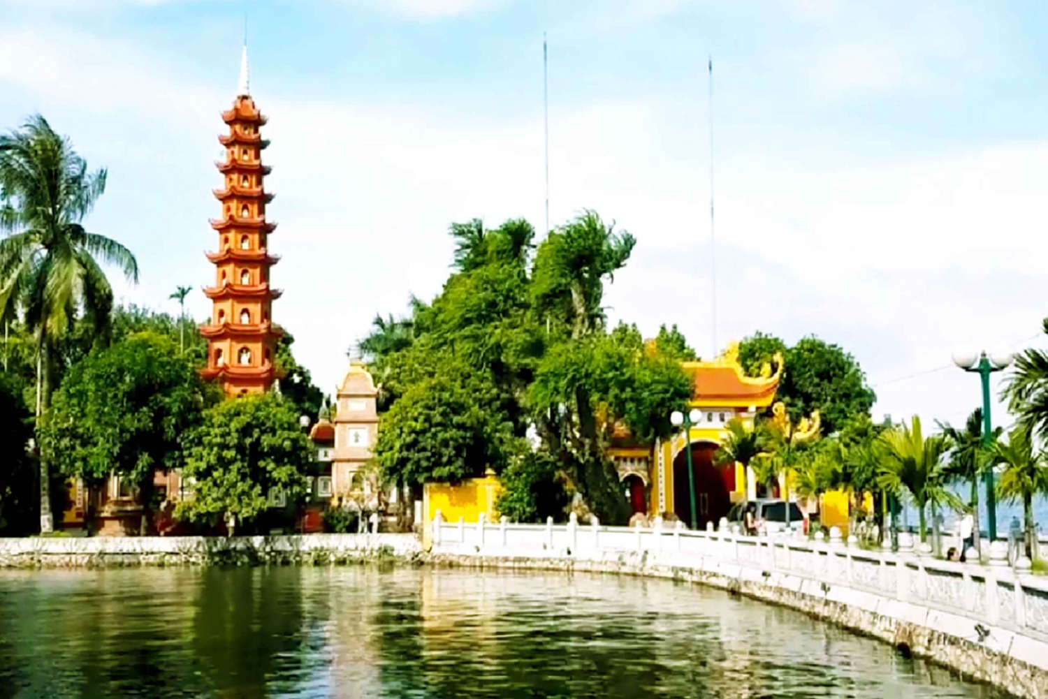 Hanoi: Private Mausoleum and Ethnology Museum Tour