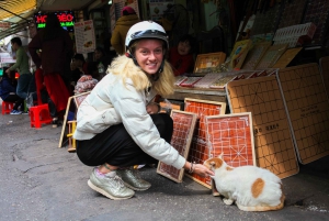 Hanoi: Shopping and Food Market Tour by Motorbike