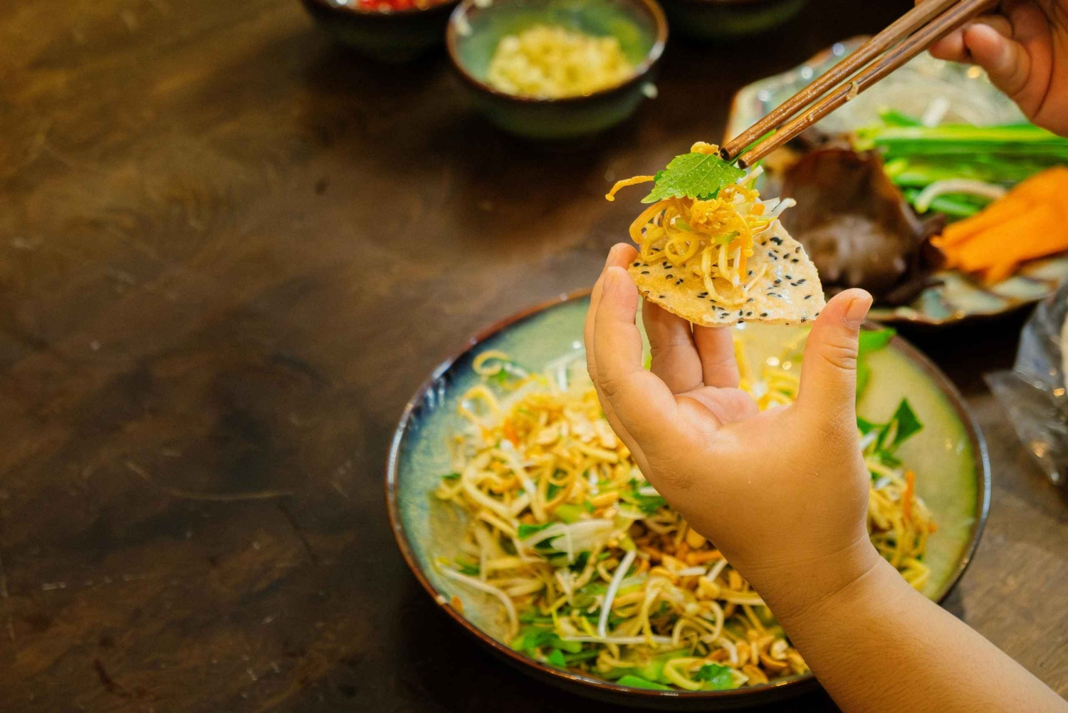 Hanoi Shore Excursie: Kookles met een bezoek aan de lokale markt
