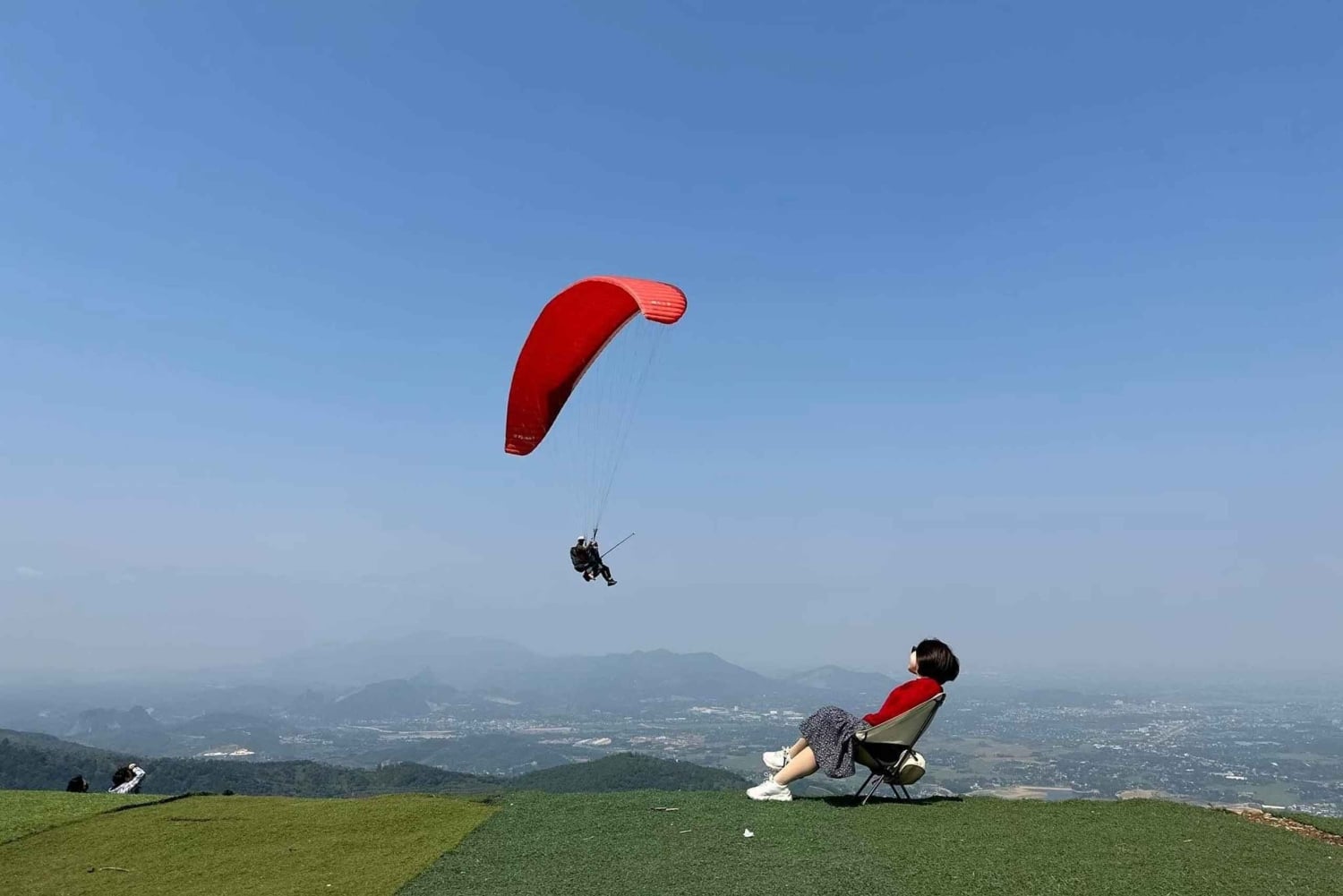 Hanoi Sky Tour: Han Hanoi: Paragliding