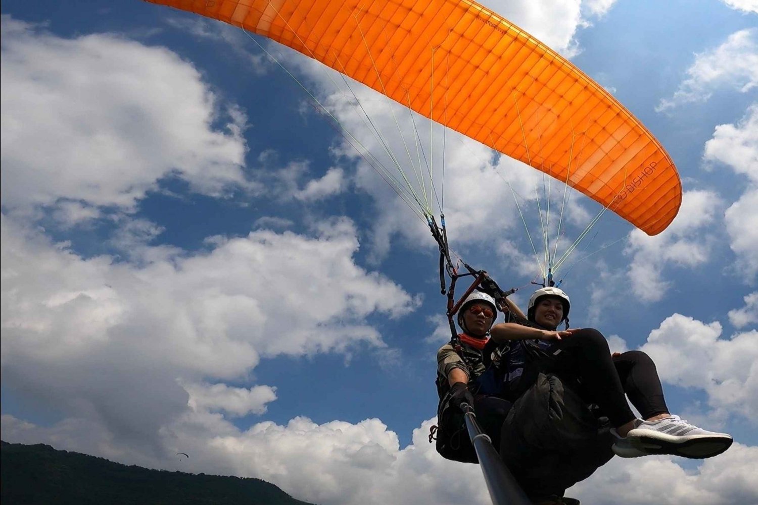 Hanoi Sky Tour: Paragliding