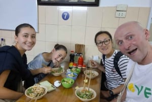 Hanói: Tour gastronómico de rua com a rua do comboio e o bairro antigo