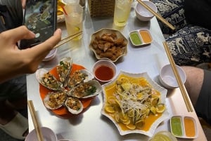 Hanoi: 7 avsmakning Street Food Walking Tour och Train Street