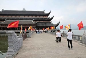 Hanoi: Tam Chuc grootste pagode ter wereld of hoed en wierook