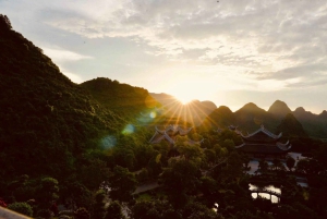 Hanoi: Tam Chuc grootste pagode ter wereld of hoed en wierook