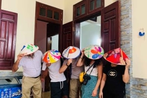 Hanoi: Thuong Mao -puusepänkylä tai hattujen ja suitsukkeiden kylä