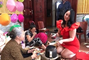 Hanoi: Thuong Mao -puusepänkylä tai hattujen ja suitsukkeiden kylä