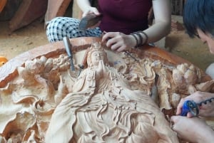 Hanoi: Thuong Mao -puusepänkylä tai hattujen ja suitsukkeiden kylä