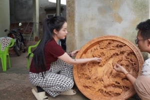 Hanoi: Thuong Mao -puusepänkylä tai hattujen ja suitsukkeiden kylä