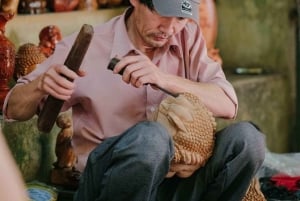 Hanoi: Thuong Mao -puusepänkylä tai hattujen ja suitsukkeiden kylä