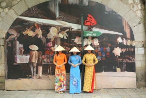 Hanoi: Traditional Ao Dai Dress and Non La Hat Rental