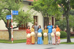 Hanoi: Traditional Ao Dai Dress and Non La Hat Rental