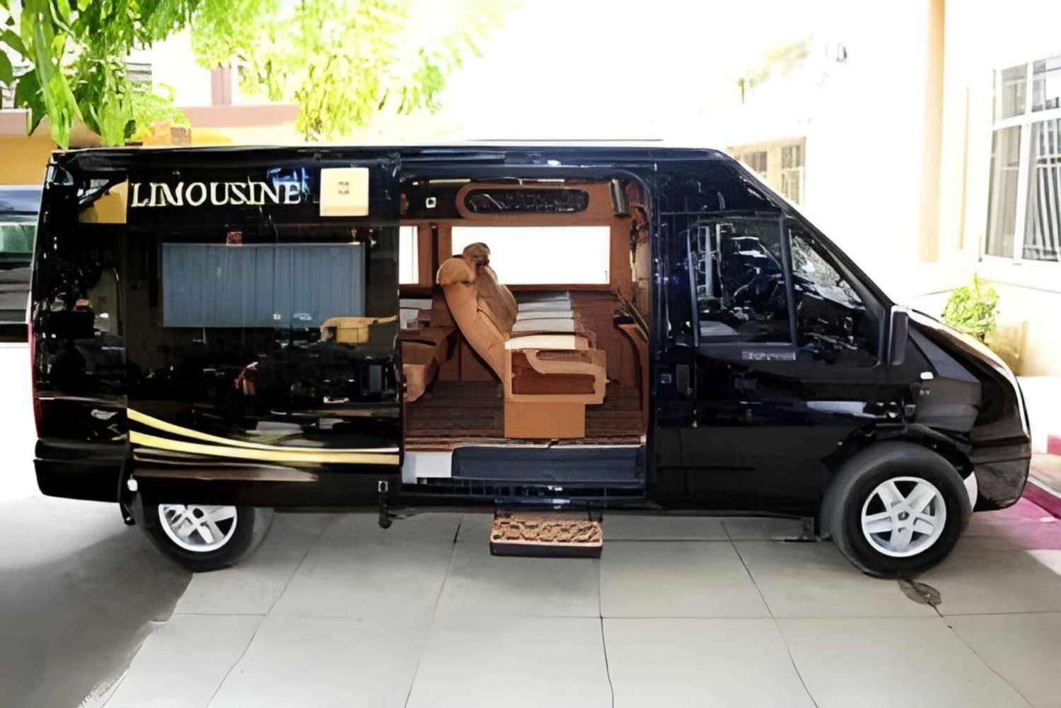 Vanuit Hanoi: Gedeelde transfer naar Sapa per luxe limousine