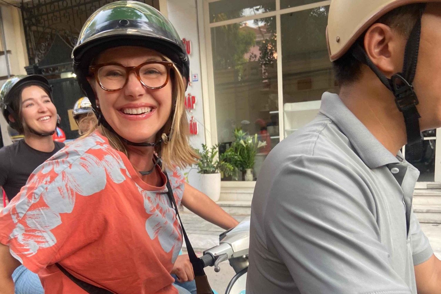 Hanoi Vespa Authentic Experience Tour with Local Guide