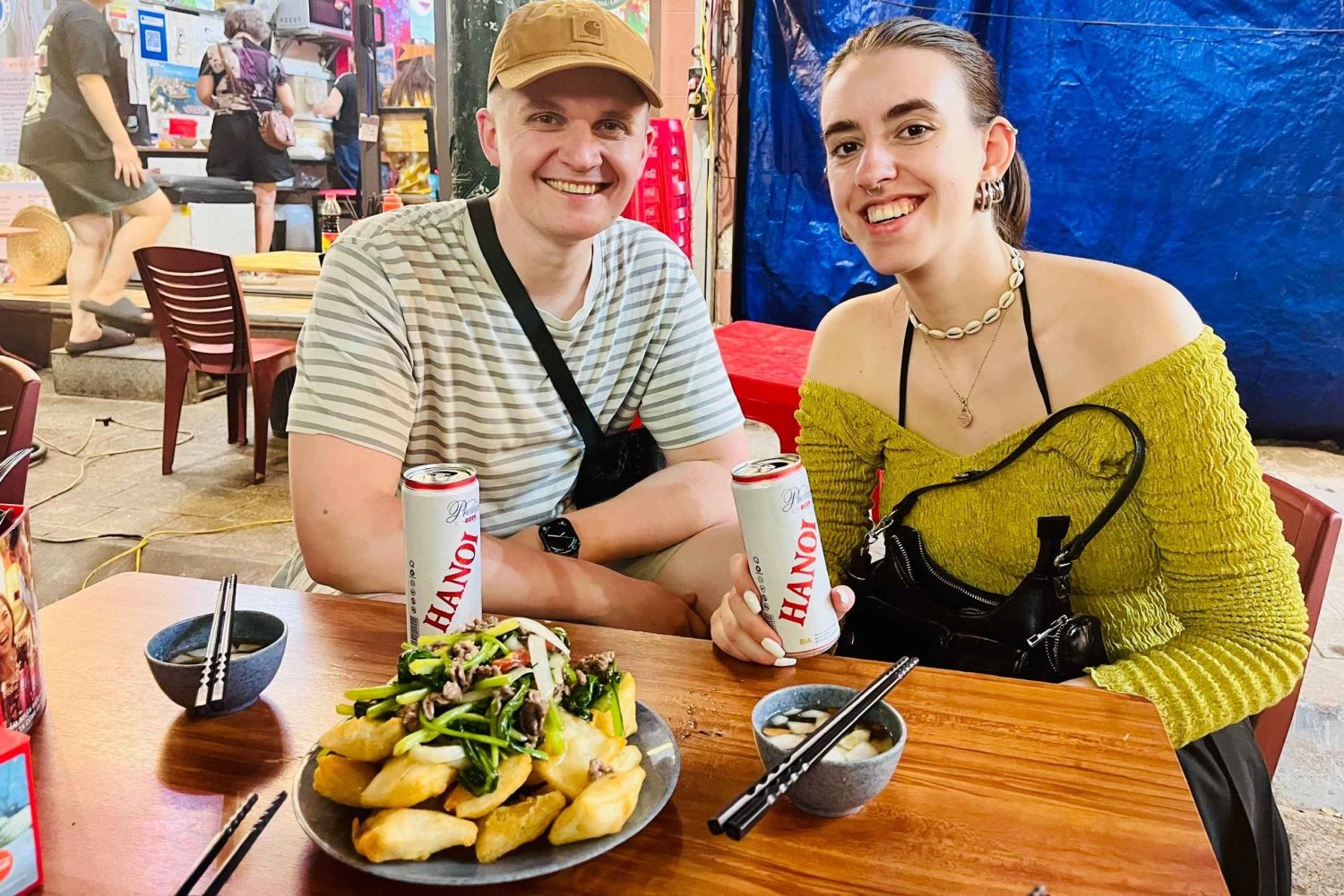 Tour di Hanoi in Vespa dopo il tramonto con street food e atmosfera notturna