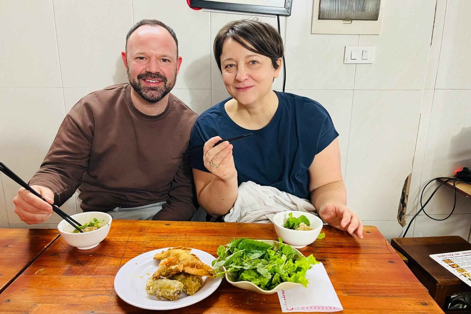 Tour di Hanoi in Vespa dopo il tramonto con street food e atmosfera notturna