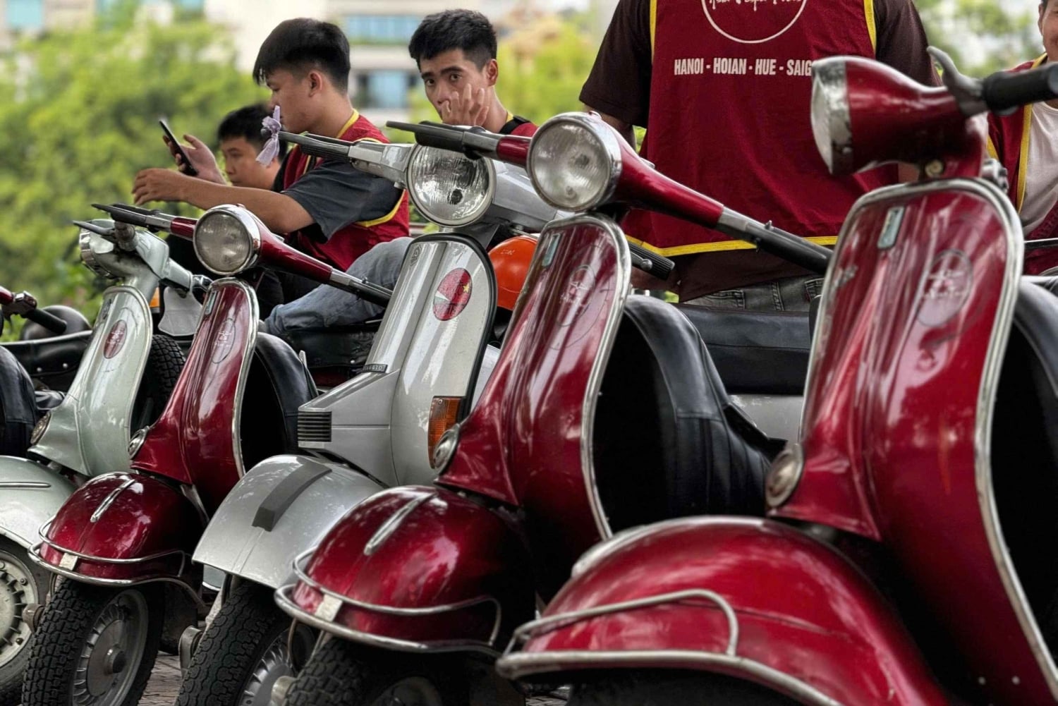 Hanoi: Vespa-Tour zum Keramikdorf Bat Trang, von Frauen geführt