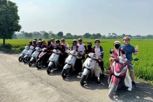 Hanoi: Vespa-Tour zum Keramikdorf Bat Trang, von Frauen geführt