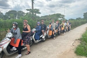 Hanoi: Vespa-Tour zum Keramikdorf Bat Trang, von Frauen geführt
