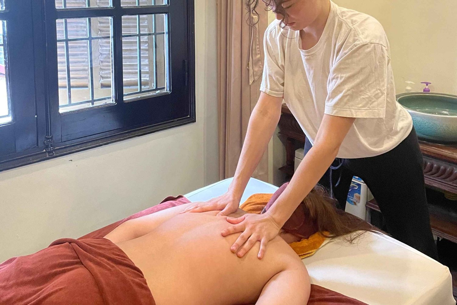 Hanoi: Vietnamese Deep Tissue with Acupressure Massage Class