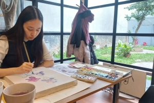 Hanoi: Vietnamese Silk Painting Workshop with Tea