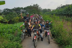 Hanói: Excursão guiada de meio dia na cidade em uma motocicleta Vintage Minsk