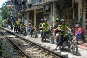 Hanoi: tour guidato di mezza giornata della città in moto Minsk d'epoca