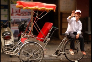 Wycieczka piesza z jedzeniem i przejażdżka rowerowa w Hanoi