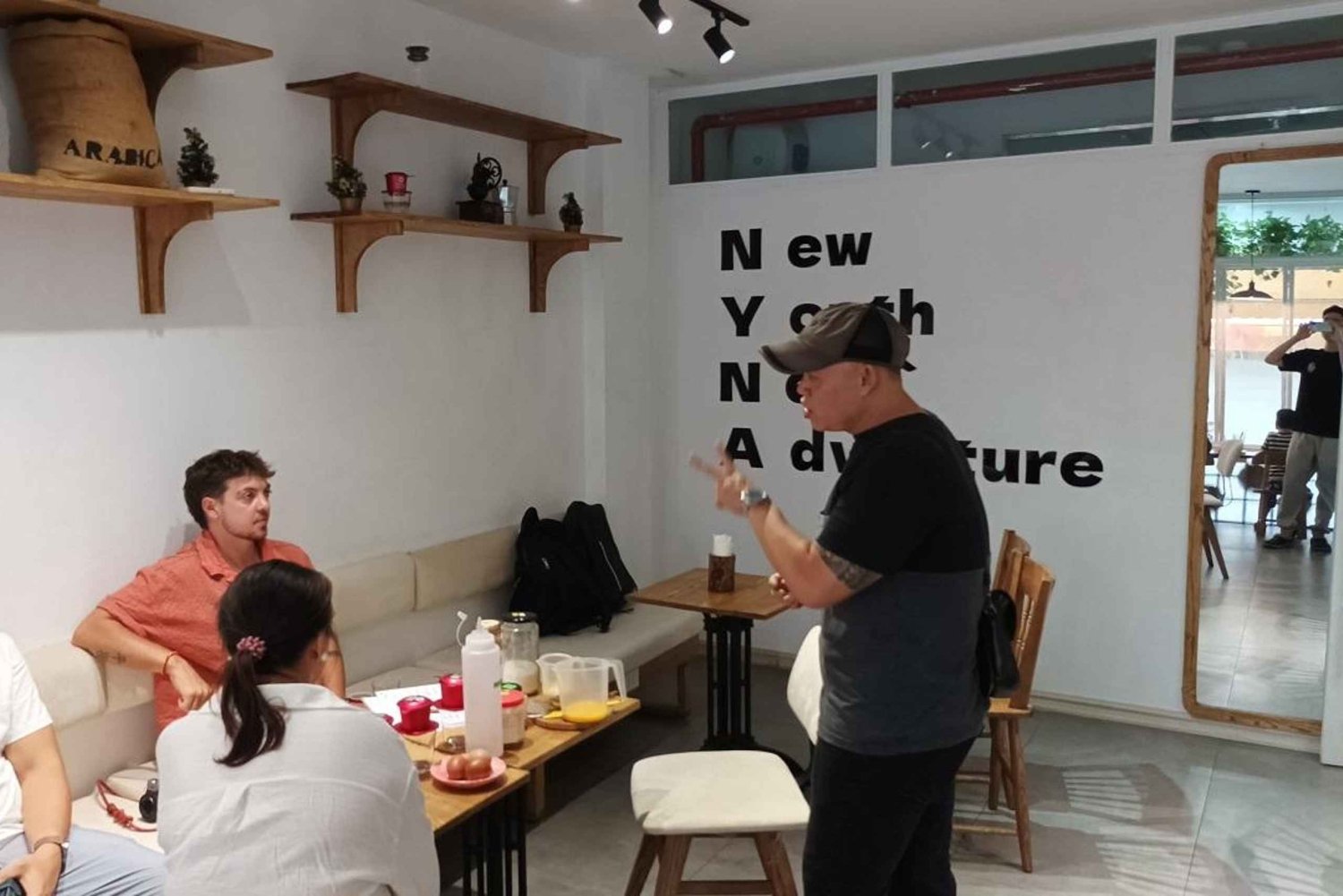 Hanói: passeio a pé, rua do comboio e aula de café com ovo NYNA