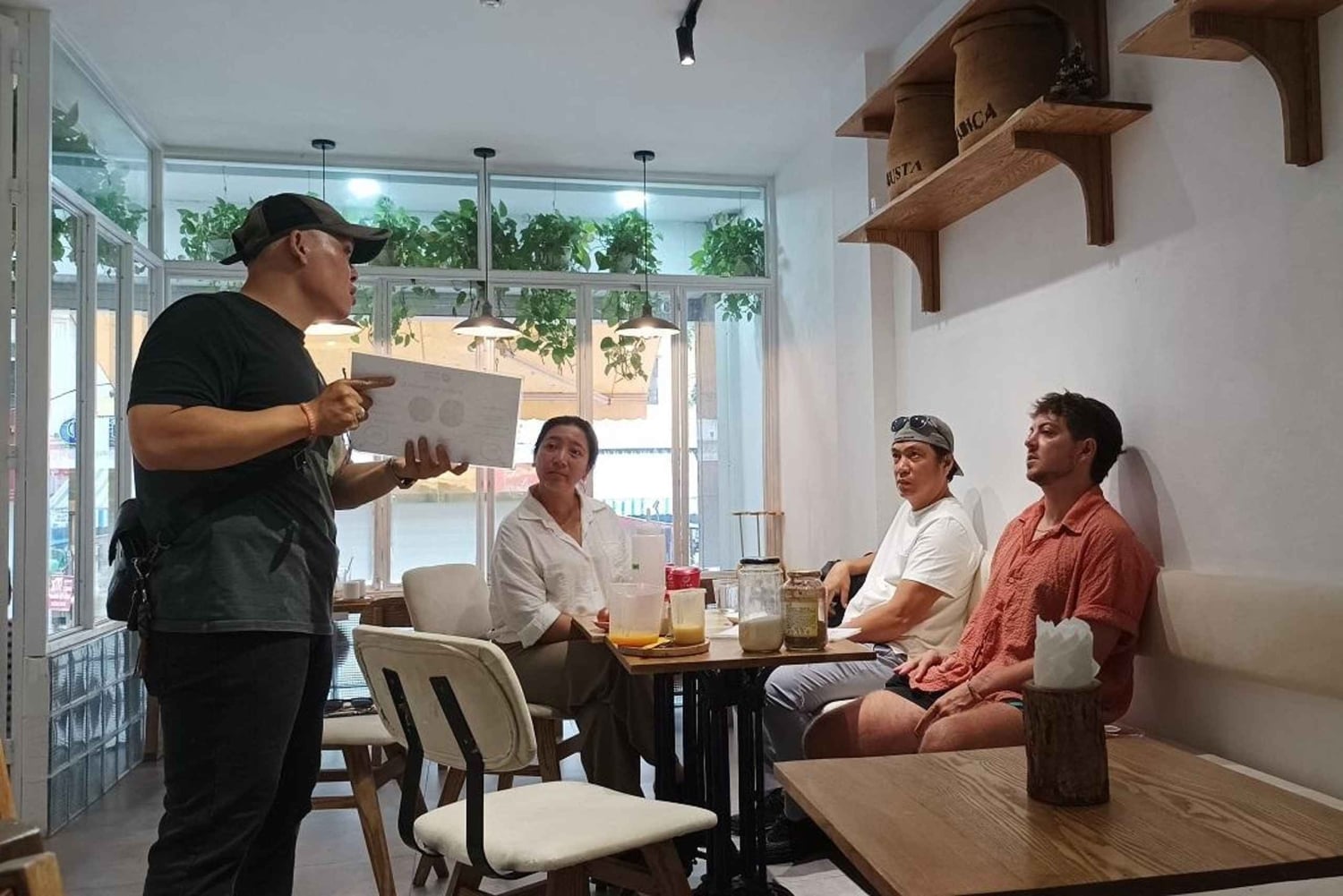 Hanói: tour a pie, la calle del tren y clase de café con huevo en NYNA