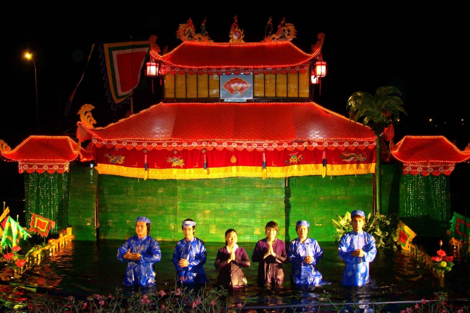 Hanoi: Water Puppet Show and Private Food Tour by Night
