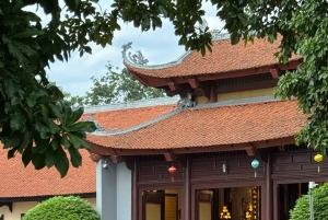 Hanoi: West Lake Cycling Tour with Dinner