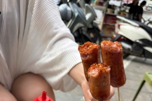 Hanoi: West Lake Cycling Tour with Dinner