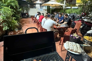 Hanoi: West Lake Cycling Tour with Dinner