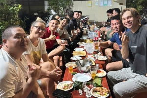 Hanoi: West Lake Cycling Tour with Dinner