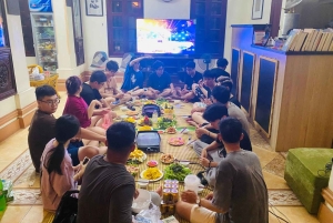 Hanoi: West Lake Cycling Tour with Dinner