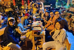 Hanoi: West Lake Cycling Tour with Dinner