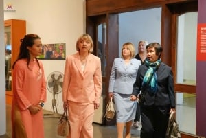 ハノイ女性博物館または魚のわな、醤油、お香の村をご覧ください