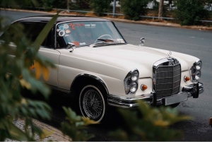 Ho Chi Minh: trasferimento aeroportuale in auto d'epoca o limousine