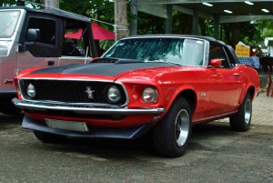 Ho Chi Minh: trasferimento aeroportuale in auto d'epoca o limousine