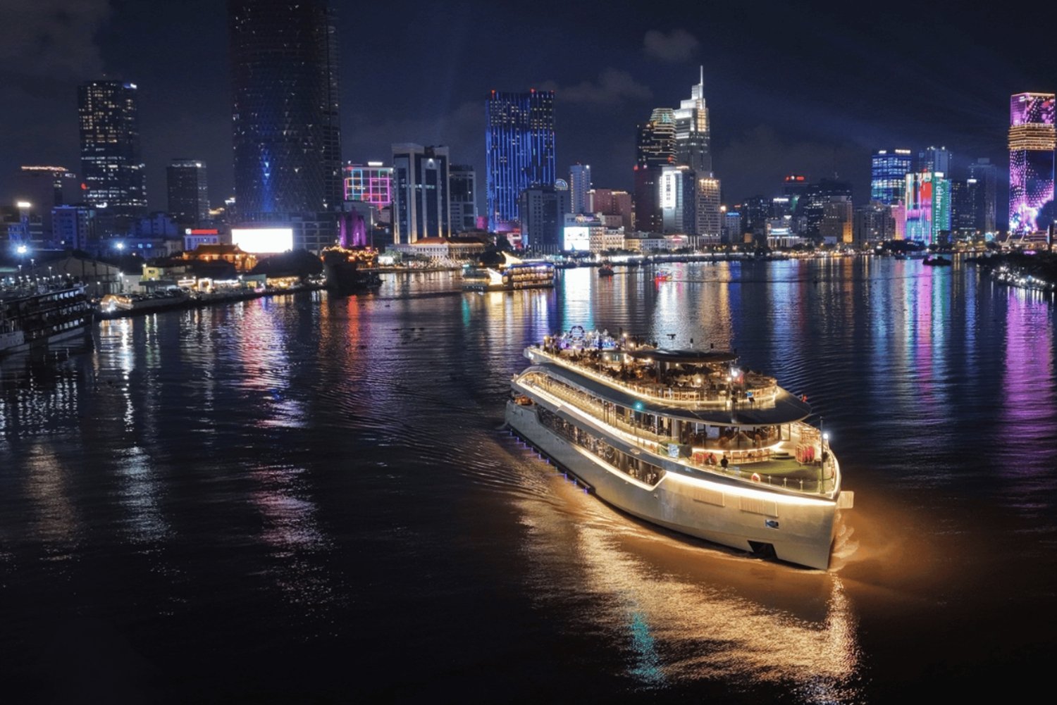 Хошимин: шоу кукольного театра на воде и роскошная прогулка с ужином