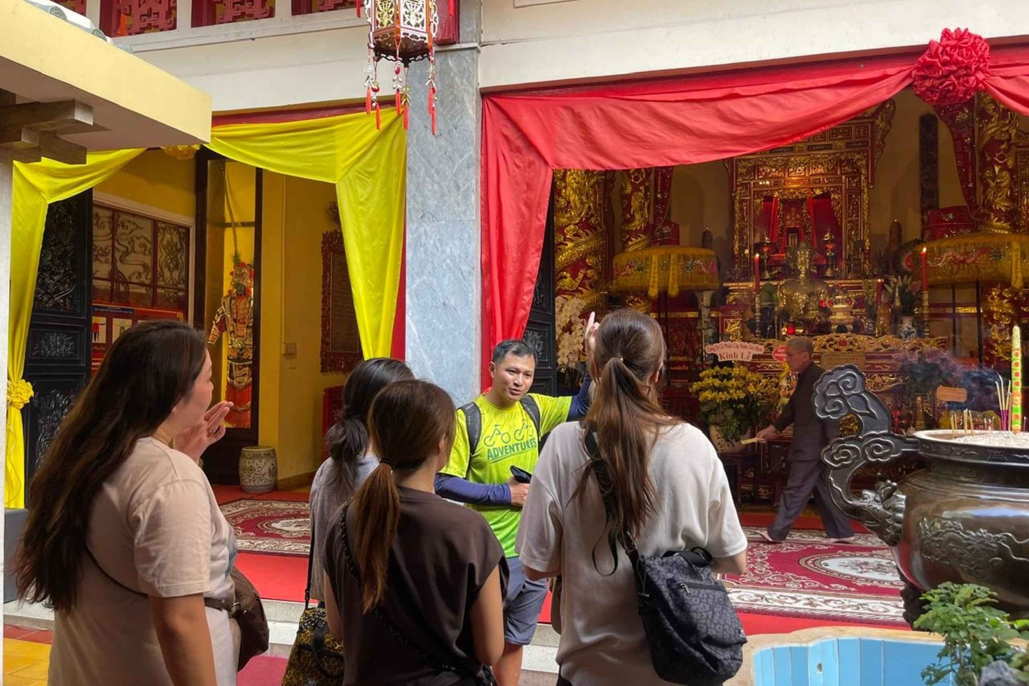 Ho Chi Minh: Bike Tour of Local Markets, Coffee & History
