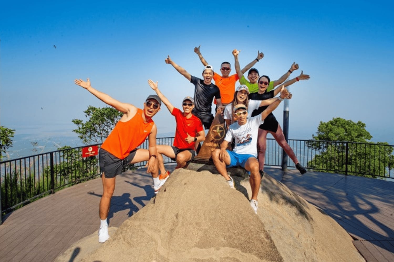 Ho Chi Minh: Musta Neitsytvuori ja Cao Dai -temppeli