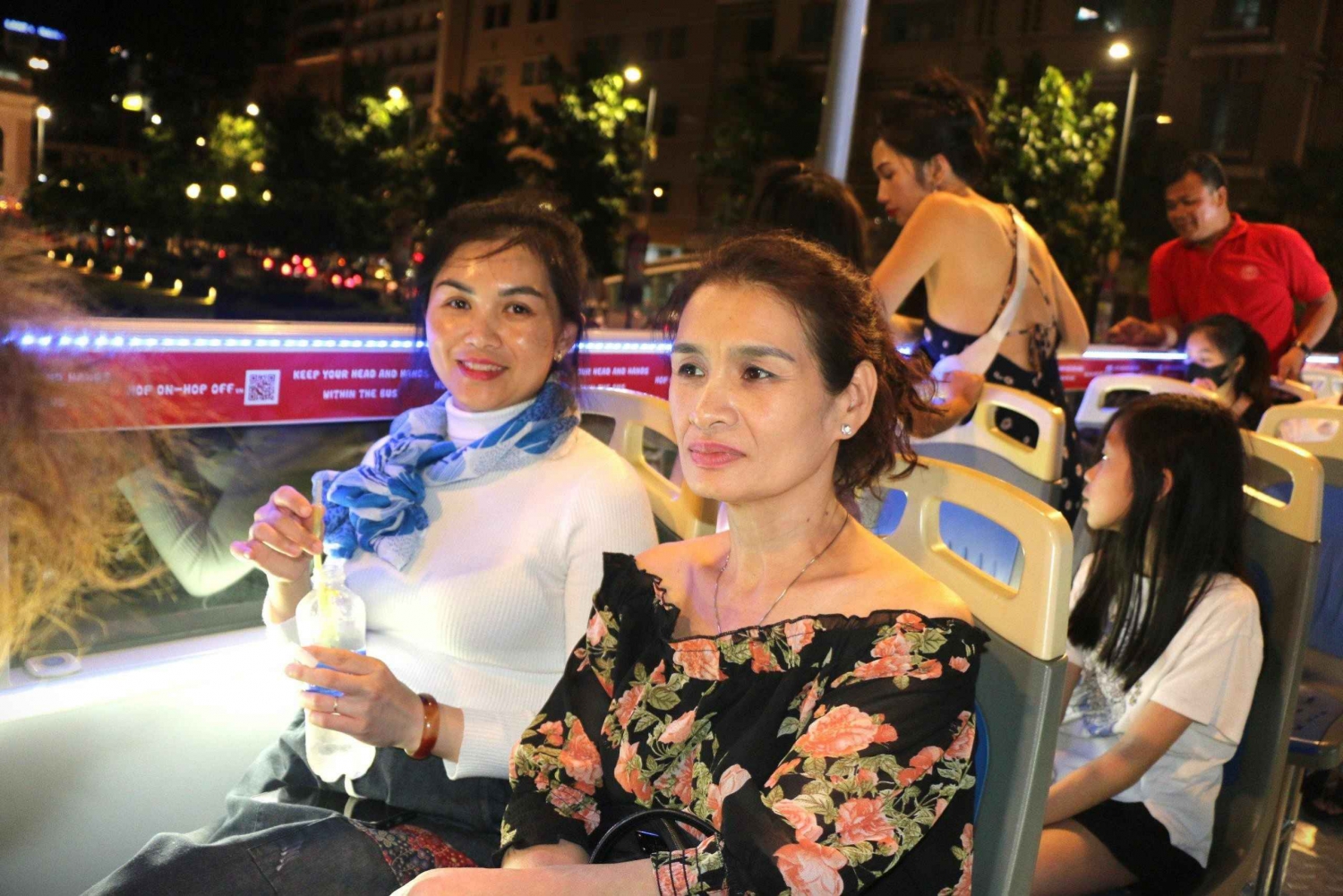 Ho Chi Minh City: 1 Round city bus tour and dinner on cruise